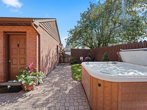 5th image of 301 Patio Dr