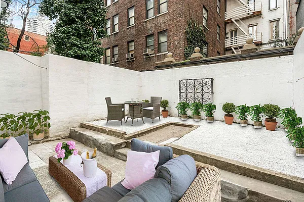 Rented by Sotheby's International Realty | media 31