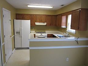 3rd image of 40 Lindsey Ln