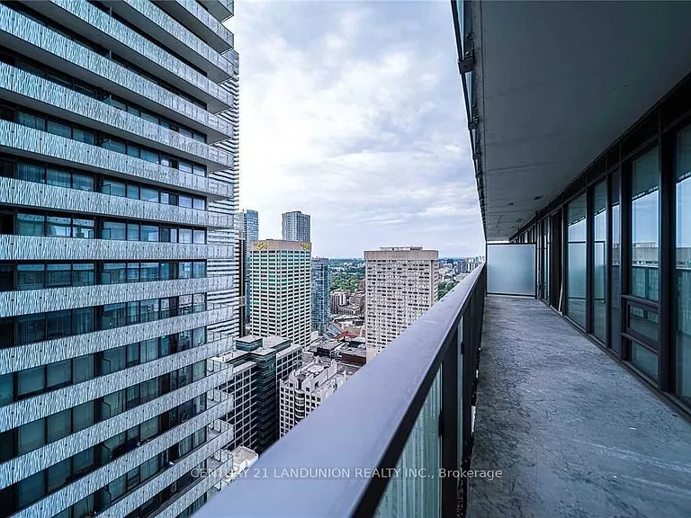 50 Charles St E #4207 — Photo 10