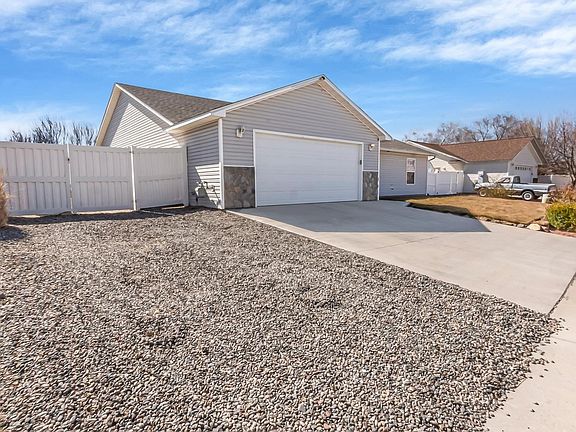 2nd image of 2827 B 3/10 Rd