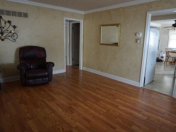 2nd image of 411 S C St
