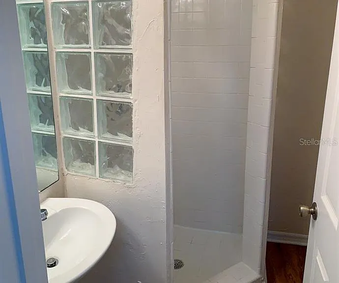 3901 SW 27th St #5 — Photo 8