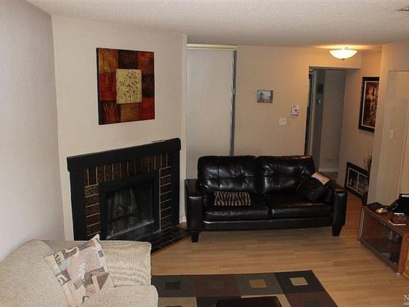 3rd image of 961 Ridgeview Court