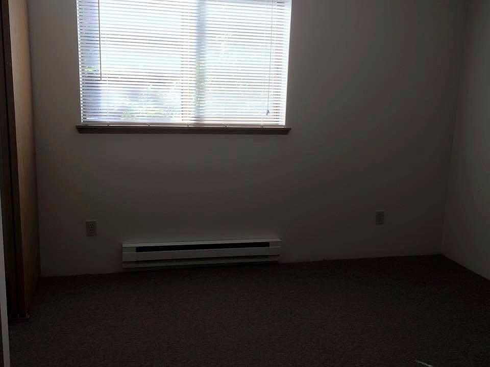 2nd image of 122 N Juniper St