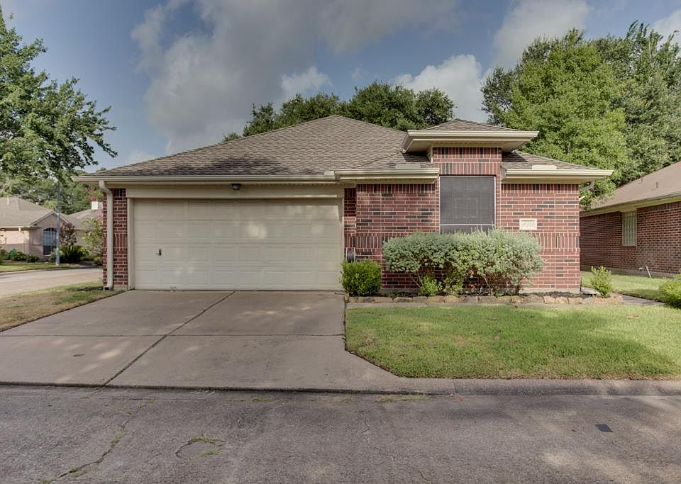 1st image of 10323 Emerald Oaks Dr