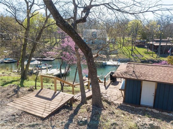 225 E Sugar Lake Dr, Mound City, KS 66056
