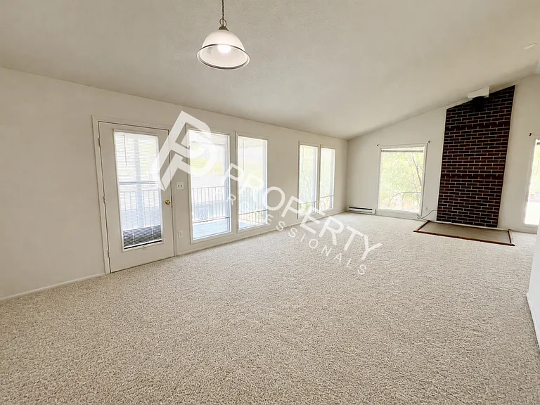 431 E 5th St — Photo 4