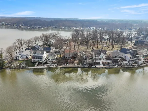 1080 Lane 210 Hamilton Lk, Hamilton, IN 46742