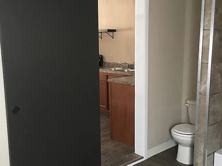 220 W Culton St — Photo 5