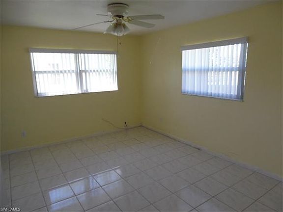 5th image of 214 SW 47th Ter APT 2