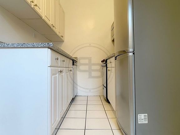 3rd image of 25 E 10th St APT 7D