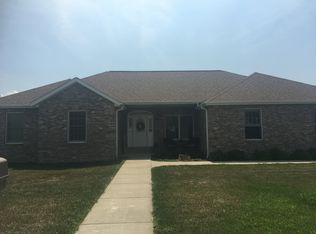 902 Jamie St, Bartelso, IL 62218
