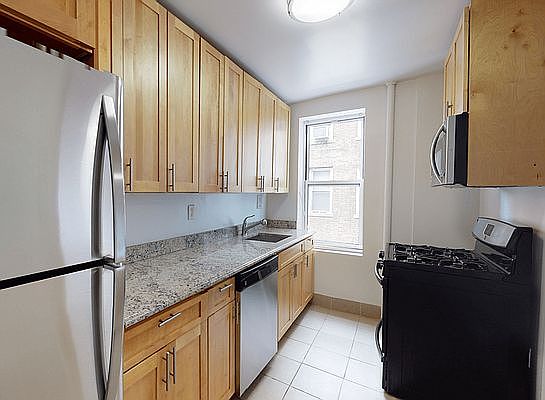 1st image of 1 Post Ave APT 31