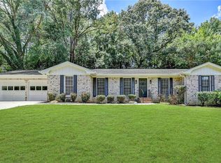 537 Rollingwood Dr, Stone Mountain, GA 30087