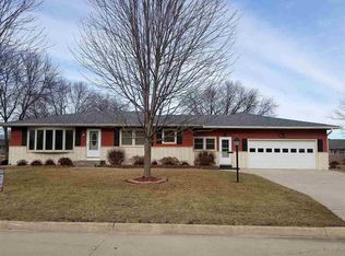 102 E Ridge St, Readlyn, IA 50668