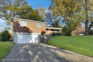 2nd image of 211 Barnard Ave