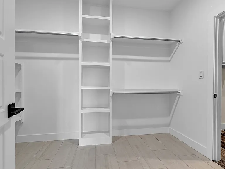 1808 Aleia Cv — Photo 2
