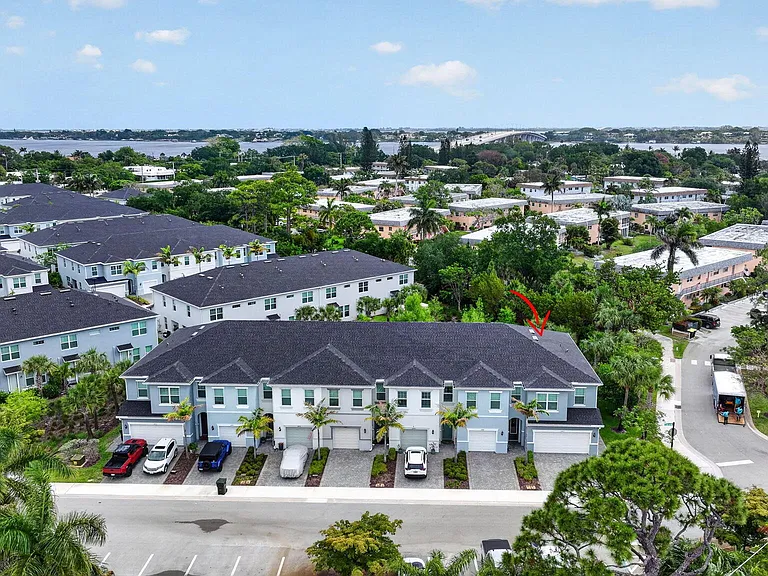 1887 SE Ocean Cove Way — Photo 42