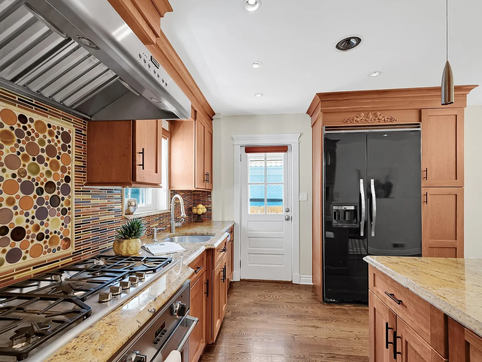 3 bed, 2097 sqft, $4,600 — Photo 3