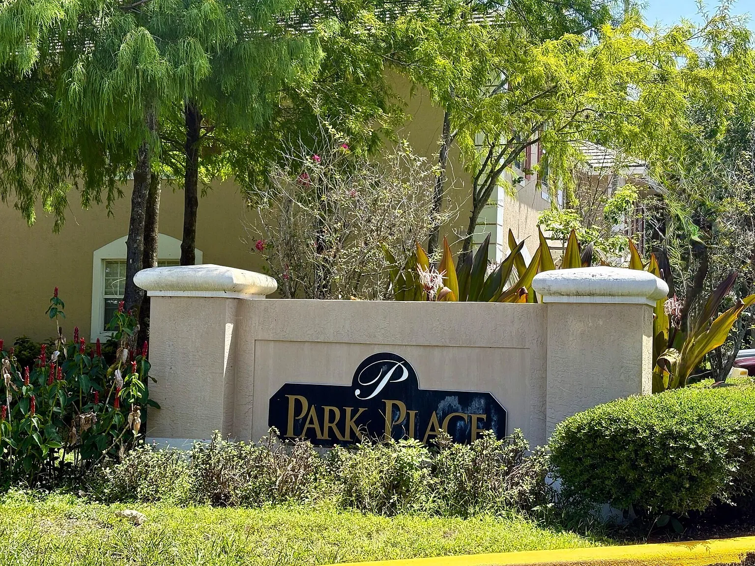 2 bed, 2.5 bath, 1280 sqft, $2,250 — Photo 2