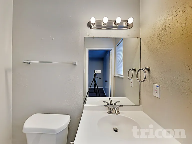 429 W Ferndale Ln — Photo 10