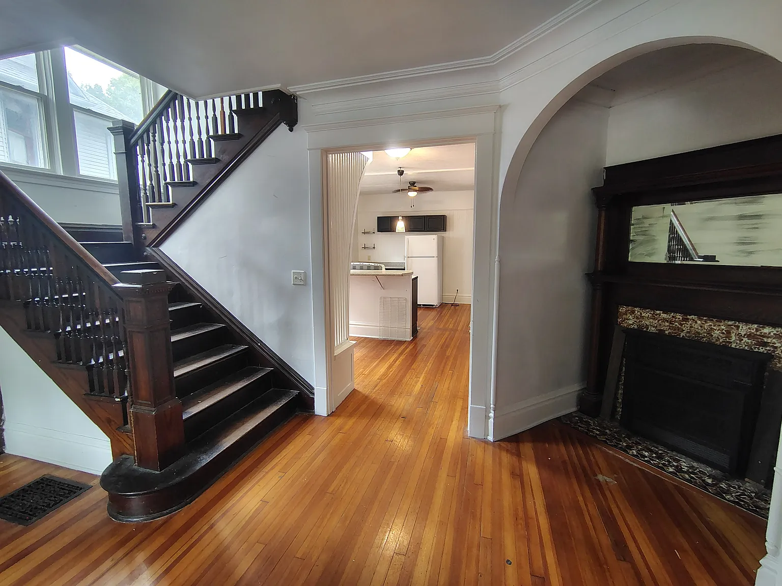 4 bed, 2300 sqft, $1,800 — Photo 3