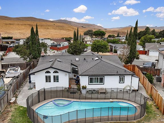 3rd image of 5062 Brookdale Cir