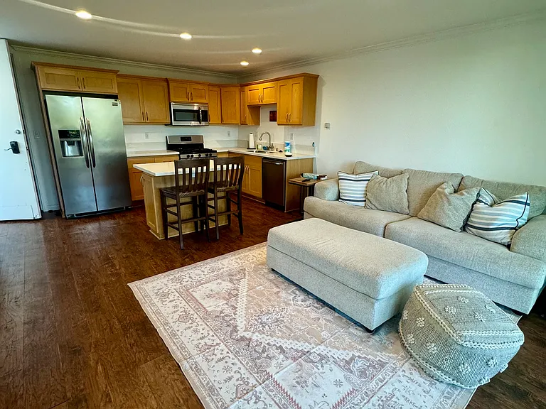 227 Avenida Monterey #C — Photo 3