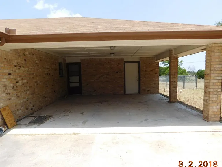 2315 E Highway 190 — Photo 43