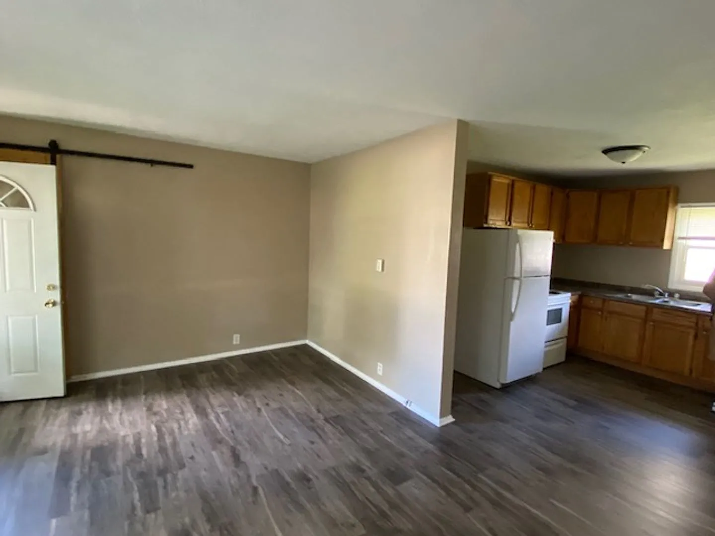 2 Bedroom 1 Bathroom Duplex, Available Soon — Photo 2