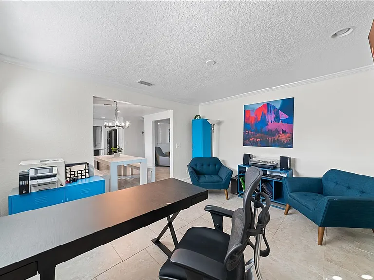 310 Franklyn Ave — Photo 11