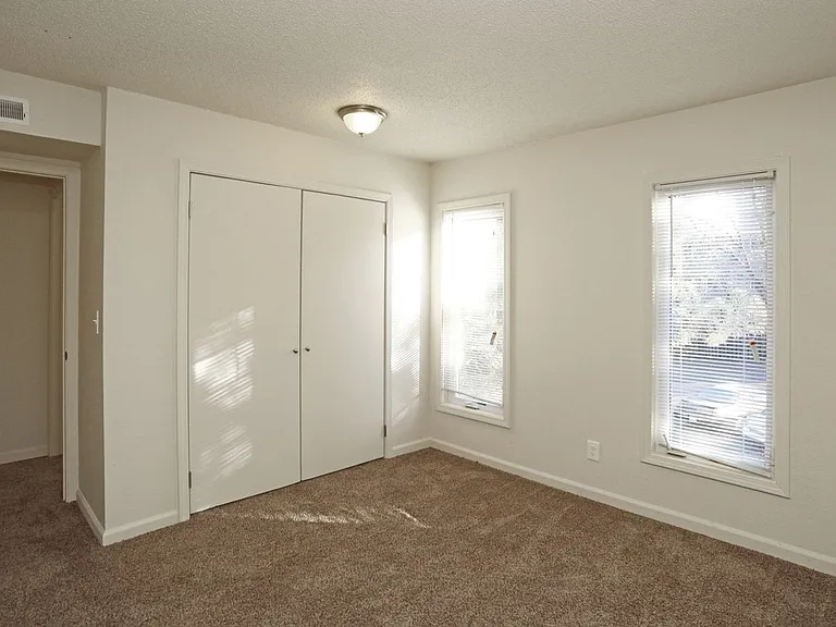 1902 8 1/2 St SE — Photo 11