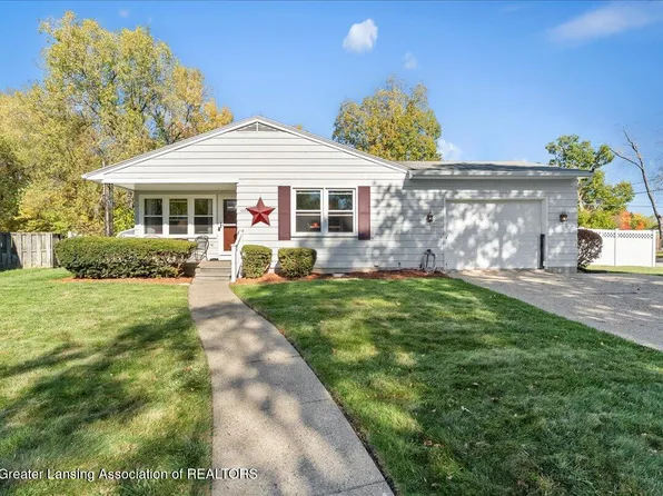1324 N Briarfield Dr, Lansing, MI 48910
