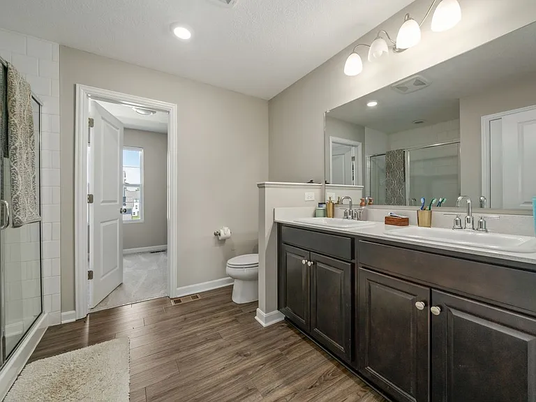 1033 Quarry Oak Dr — Photo 24