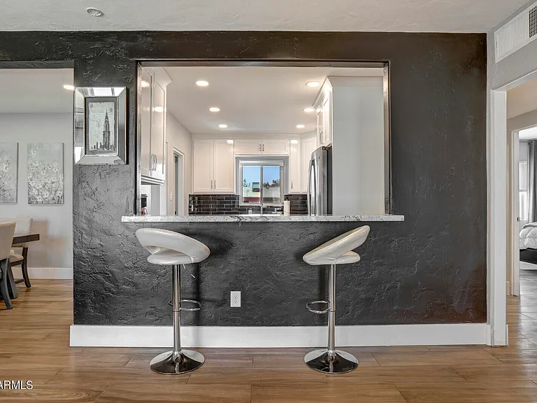 2235 E Heatherbrae Dr — Photo 4