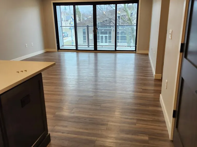 823 W College Ave — Photo 2