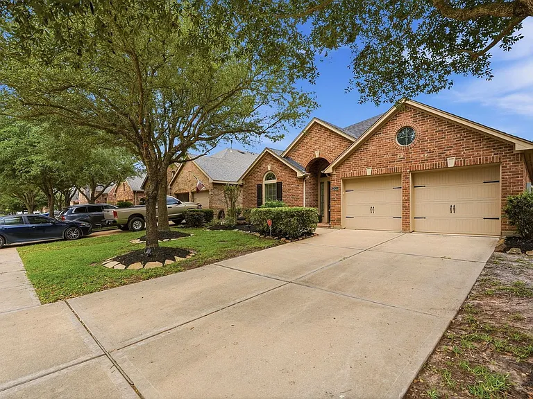 2935 Fair Chase Dr — Photo 2