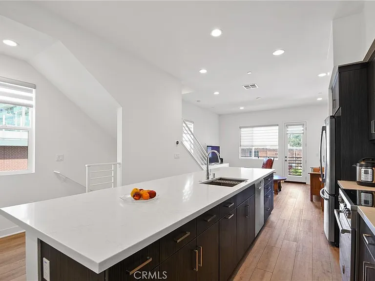 257 Elm Ave — Photo 3