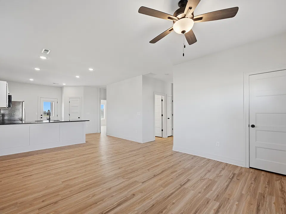 1505 N Garnet Ct