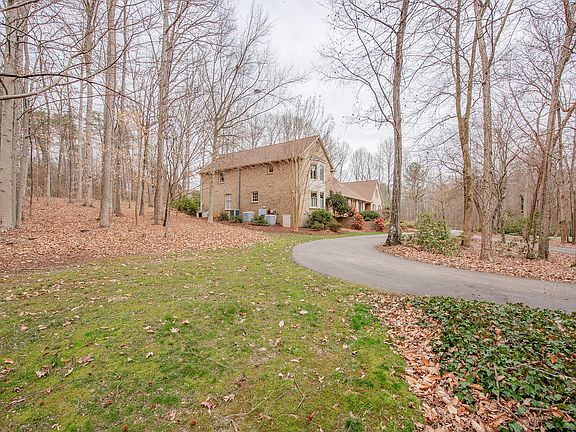 2nd image of 3428 Country Club Dr
