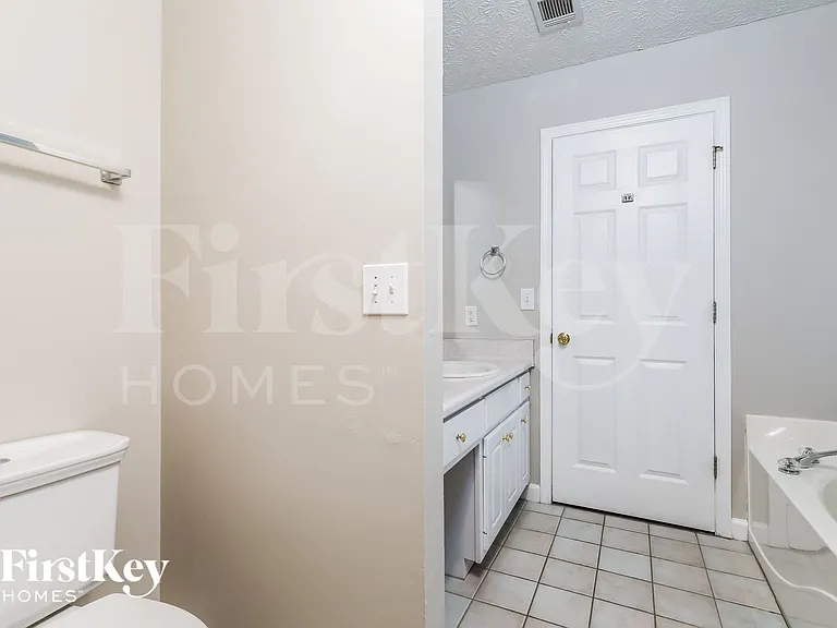 241 Ryan Rd — Photo 8