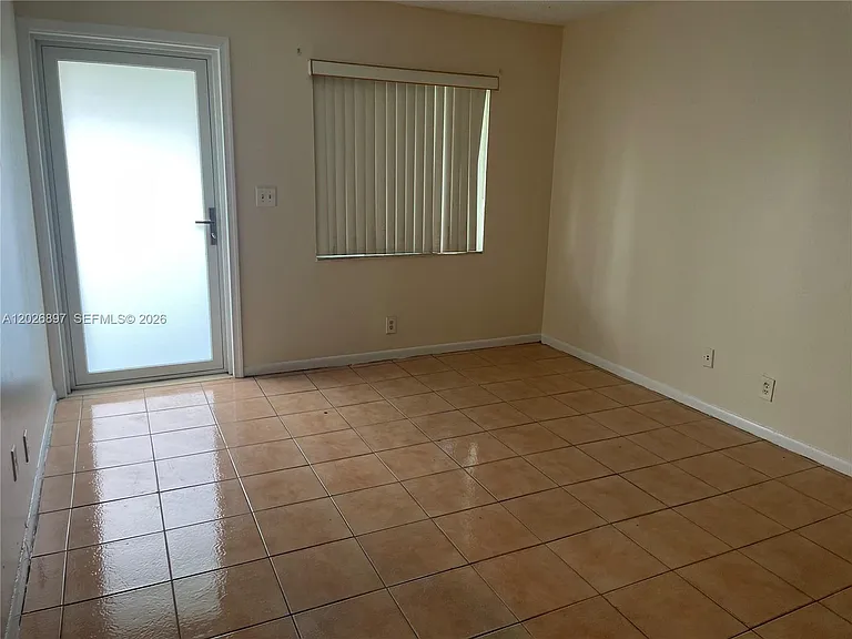 825 SW 9th St #1 — Photo 8