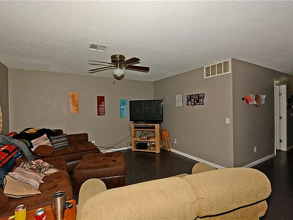 5th image of 4725 Newport Dr