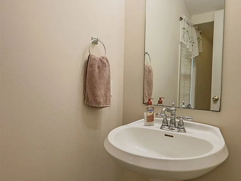 2623 E Oaklawn Ct — Photo 8