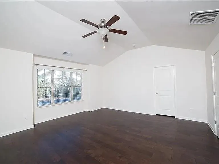 5570 Lightheart Ct — Photo 12