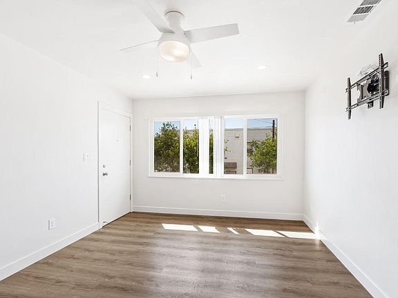 3rd image of 939 27th St