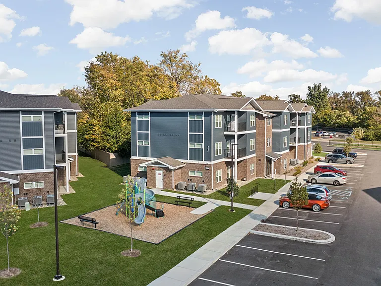 Forty Six Flats — Photo 16