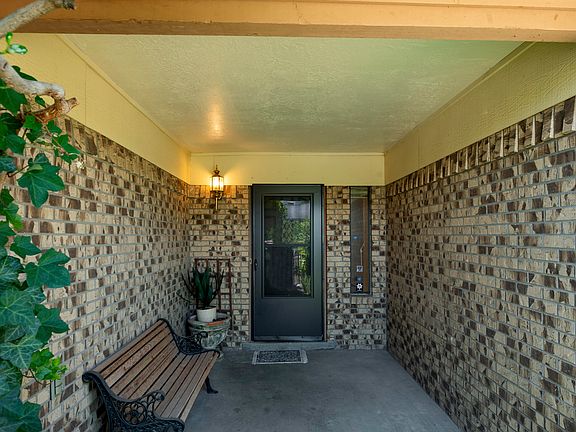 3rd image of 5301 Thomas Dr NE