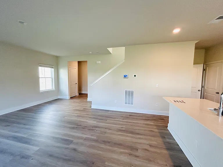128 Wappinger Ter — Photo 4